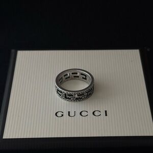 Gucci Men's Silver Textured Ring